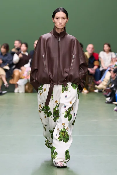 Look 43